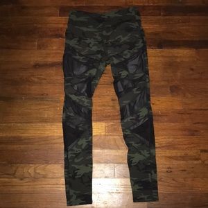 Jessica Simpson camo leggings